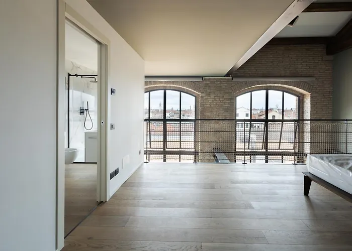 Penthouse - Loft With Canal View Apartment
