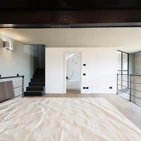 Penthouse - Loft With Canal View شقة *